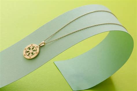 Premium Ai Image A Gold Necklace With The Word Star On It