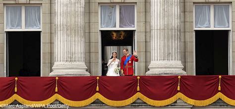 Royal Wedding The Newlyweds Greet Wellwishers From The Buckingham