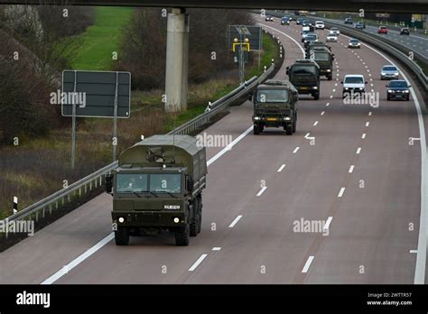 A Lipsia Milit R Konvoi Auf Der A In Richtung Sachsen Anhalt