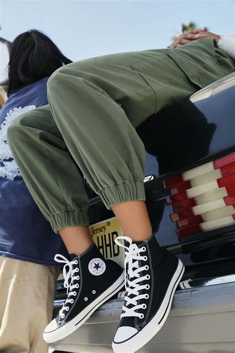 Converse Chuck Taylor All Star High Top Sneaker | Outfits with converse ...