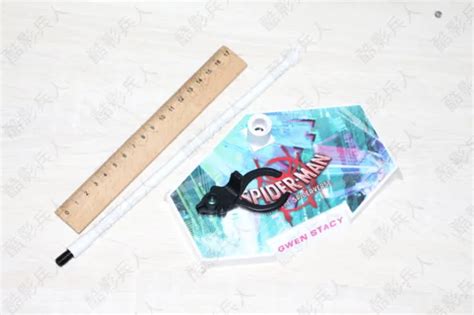 Stand Hot Toys Spider Man Into The Spider Verse Spider Gwen Figure