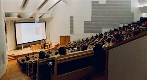 5 Tips On Recording Lectures In College Without Breaking Classroom