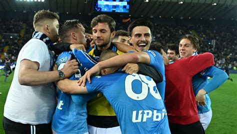 Football Naples décroche un troisième titre de champion d Italie