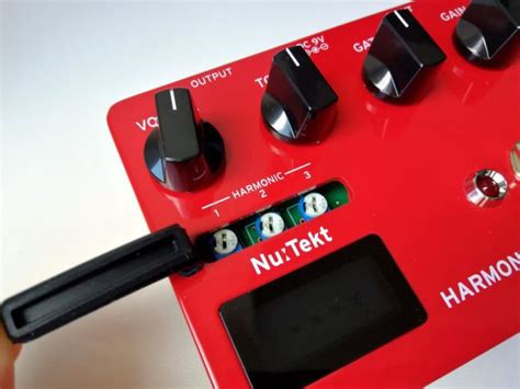 Korg Nu Tekt HD S Harmonic Distortion Effektpedal AMAZONA De