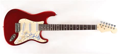 Aretha Franklin Signed Guitar Rr Auction