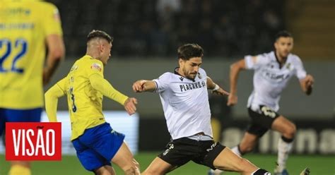 Visão Vitória de Guimarães vence Arouca e alcança Sporting de Braga