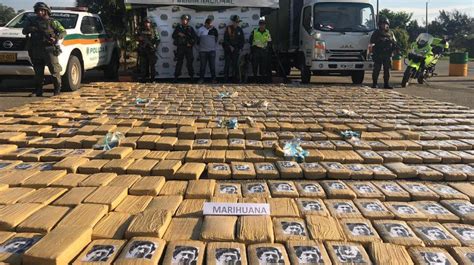 Incautan 16 Toneladas De Marihuana Selladas Con Caras De Pablo Escobar Y Osama Bin Laden