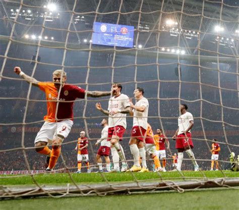 FOTO Laga Sengit Galatasaray Vs Manchester United Ciptakan Drama Enam