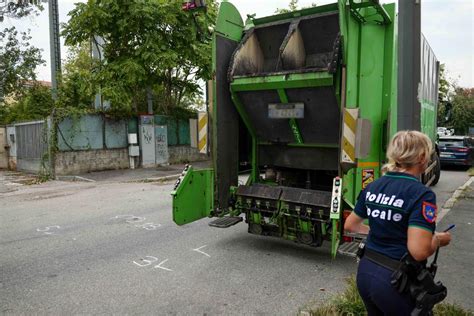 Milano Donna Investita E Uccisa Da Camion Rifiuti Amsa Mantovauno It