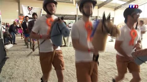 D Couvrez Le Championnat Du Monde De Cheval Deux Pattes En Vend E