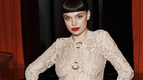 Martina Cariddi con kitten heels y un naked dress que homenajea a Carmina Ordoñez en los