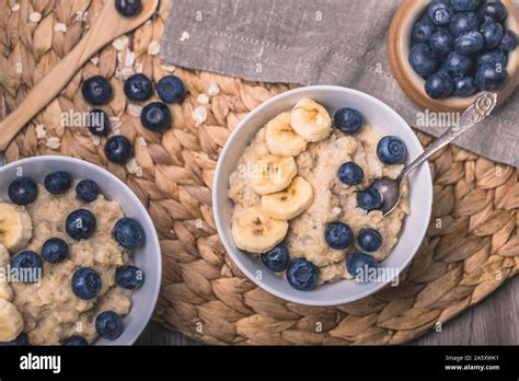 Brei und blaubeeren Fotos und Bildmaterial in hoher Auflösung Alamy