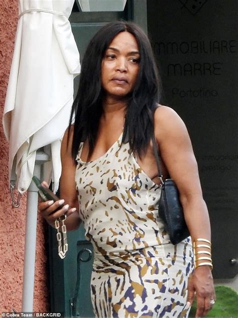 Angela Bassett 64 Goes Makeup Free During Vacation On The Coast Of Italy Daily Mail Online