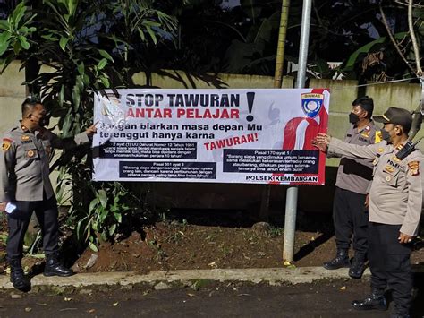 Polsek Kembangan Jakbar Edukasi Pelajar Tentang Bahaya Tawuran Melalui