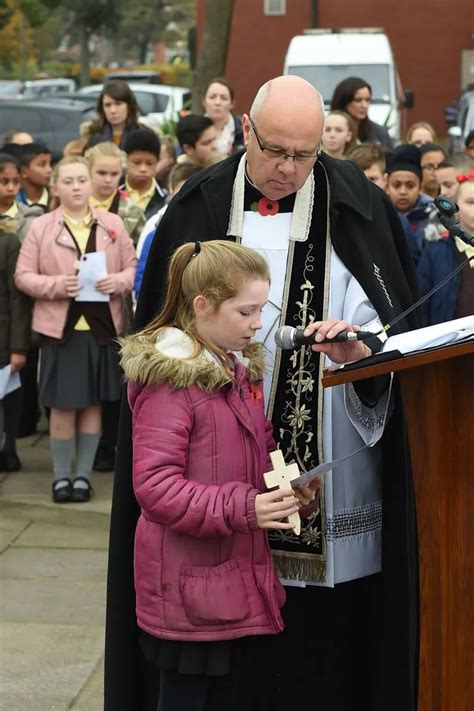 Gallery: The first Poppy of Remembrance - Teesside Live