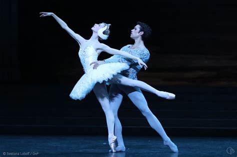 Paris Opera Ballet In Swan Lake Paris Opera Ballet Ballet Dancers