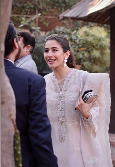 Syra Yousuf Looks Stunning At Her Friends Wedding Pictures Lens