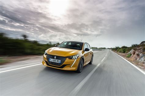 Photo Officielle Peugeot Ii Gt Line Jaune Faro Essais Pres