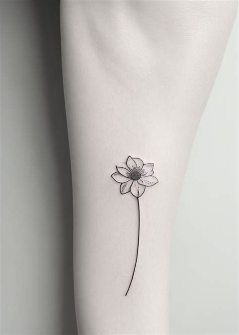 Minimalist Flower Tattoos: Why Celebrities Can't Get Enough of Them