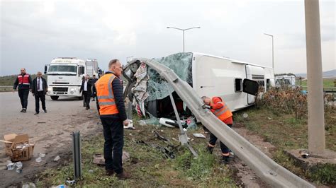 Gaziantep te yolcu otobüsü tırla çarpıştı 14 yaralı