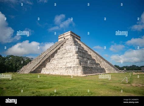 Piramide el castillo el castillo fotografías e imágenes de alta