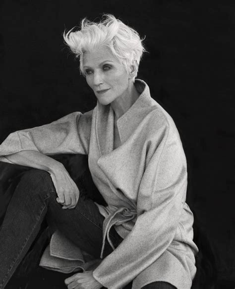 Maye Musk Img Models In 2020 Grey Hair Old Short Hair Styles Maye