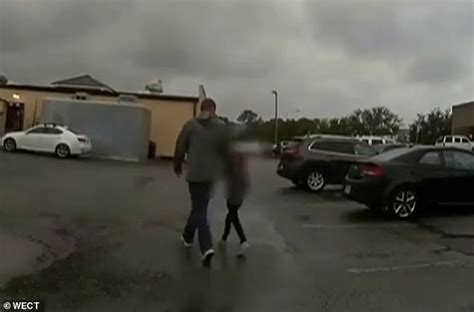 Off Duty Cop Leaves His Eight Year Old Daughter Naked In Car Outside Bar Daily Mail Online