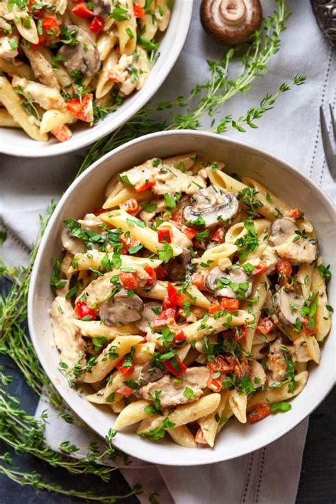 Creamy Mushroom Chicken Pasta With Red Pepper Foodtasia