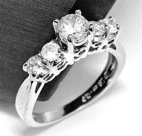 1 20ctw Round Brilliant Cut Cubic Zirconia Cz Engagement Ring Property Room