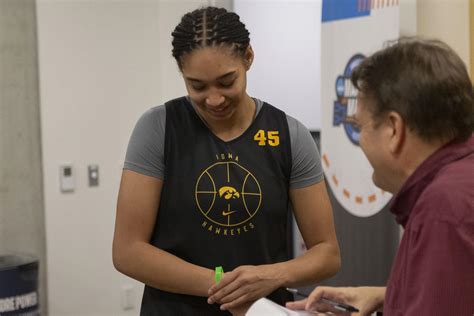 With Hannah Stuelke Returning Iowa Womens Basketball Prepares For