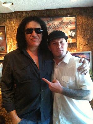 KISS ROCKEA MI MUNDO GENE SIMMONS EN EL NUEVO DISCO DE LIMP BIZKIT