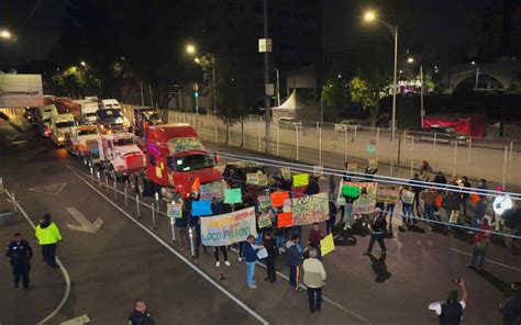 Traileros Cierran Vialidad En San Antonio Abad Y Chimalpopoca Alcald A