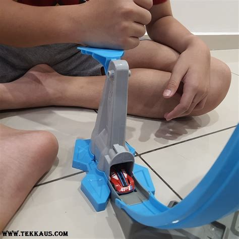 Hot Wheels Action Loop Launch Toy Review Tekkaus Malaysia Lifestyle Blogger Influencer