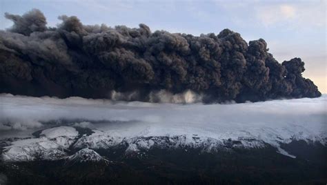 Sur Les Cendres Du Volcan Islandais Eyjafjallaj Kull