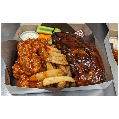 Red Rockets Wings and Ribs (930 Upper Paradise Rd, Hamilton, ON L9B 2N1 ...