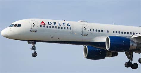 Delta Flight Diverted To Oklahoma After Passenger Assaults Flight Attendant Air Marshal Police Say