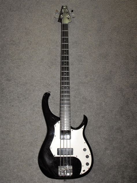 Modulus Quantum 4 That I Ended Up Trading For Cool Guitar Bass Guitar Guitar