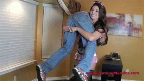 Waitress Lift And Carry Next Victim MPEG WEEKEND FLASHBACK The Laughing Latina Clips Sale