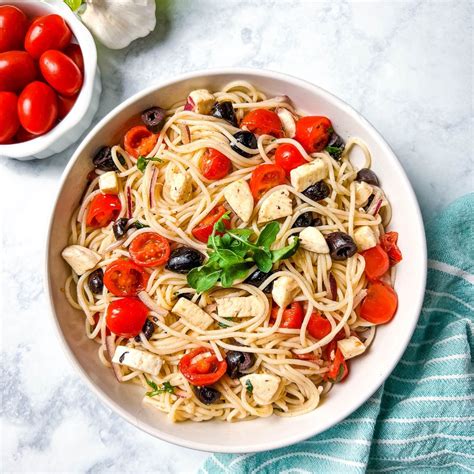 Easy Italian Caprese Salad With Cherry Tomatoes