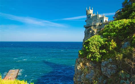 Download Wallpaper 2560x1600 Castle On The Sea Cliff Hd Background