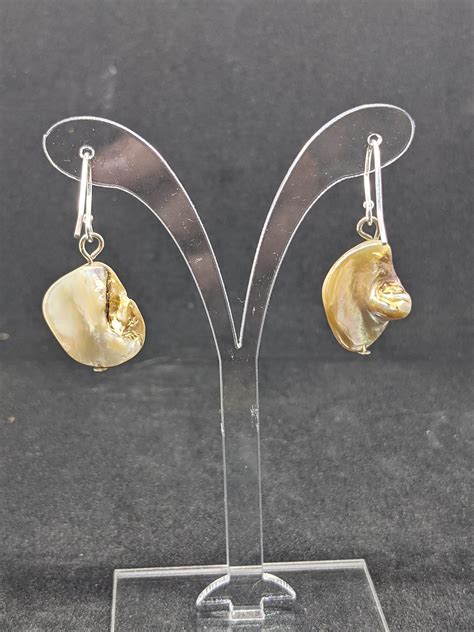 Boucles Doreilles En Coquille De Nacre Aux Tons Dor S Avec Fils