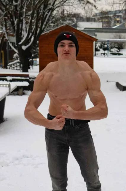 SHIRTLESS MALE MUSCULAR Beefcake Flexing Hot Jock Winter Snow PHOTO X G PicClick UK