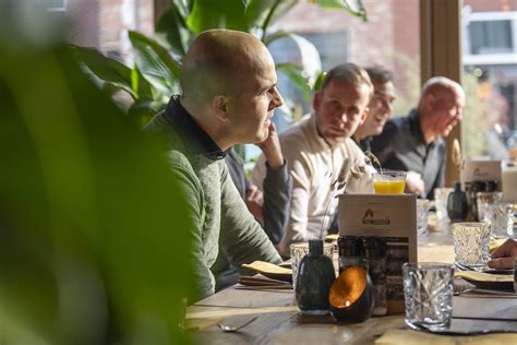 Van De Bestuurstafel Terugblikken Vooruitkijken En Doorontwikkelen