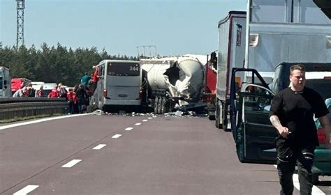 Wypadek polskiego autokaru w Niemczech Ponad 50 osób poszkodowanych