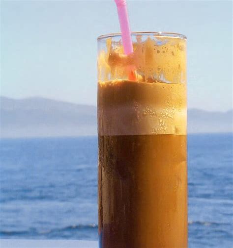 A Guide To Greece’s Most Popular Summer Coffee Drinks