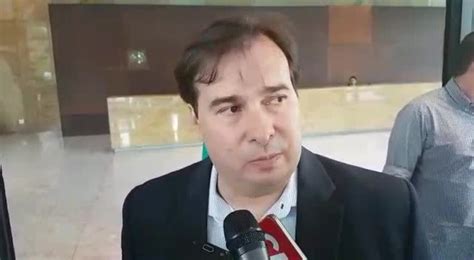 Rodrigo Maia diz que plenário da Câmara é quem deve decidir cassação de