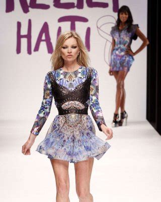 Kate Moss Leggy On Stage And Upskirt And Topless On Beach Porn Pictures XXX Photos Sex Images