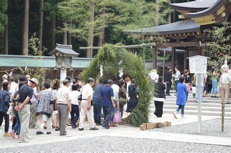 茅の輪くぐりで無病息災を祈願！茅の輪くぐりの意味、やり方・手順を解説｜オマツリジャパン｜あなたと祭りをつなげるメディア