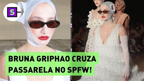 Bruna Griphao desfila pela primeira vez no SPFW que sonho tô muito