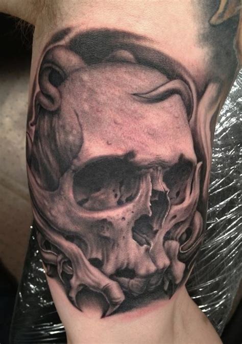 Pin On Tattoos By Bob Tyrrell Skull Tattoo Tattoos Body Tattoos